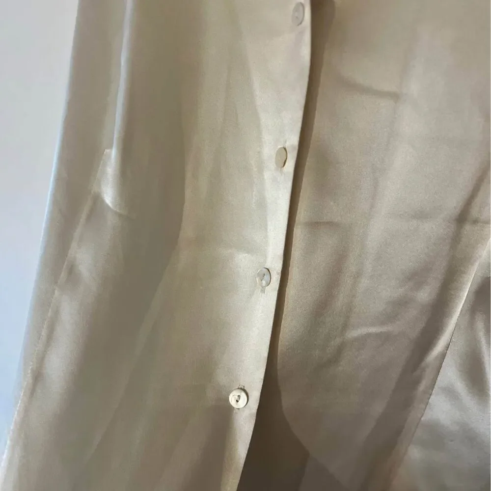 Stephanie Chaus 100% silk blouse, Size 14 THERE ARE 3 LITTLE MARKS ON IT - Picture 3 of 7